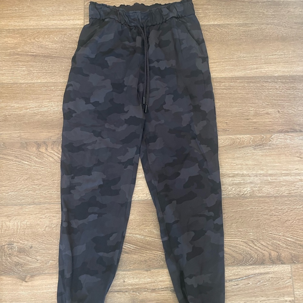 LULULEMON Jogger Pants